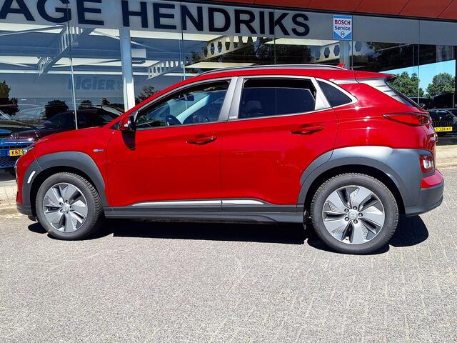 Hyundai Kona EV Fashion 64 kWh | SOH: 95,1% | 3 Fase | Warmtepomp | LED | Blindspot | Stoelverwarming | All Season | HUD |