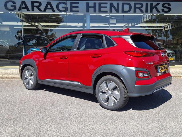 Hyundai Kona EV Fashion 64 kWh | SOH: 95,1% | 3 Fase | Warmtepomp | LED | Blindspot | Stoelverwarming | All Season | HUD |