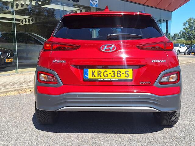 Hyundai Kona EV Fashion 64 kWh | SOH: 95,1% | 3 Fase | Warmtepomp | LED | Blindspot | Stoelverwarming | All Season | HUD |