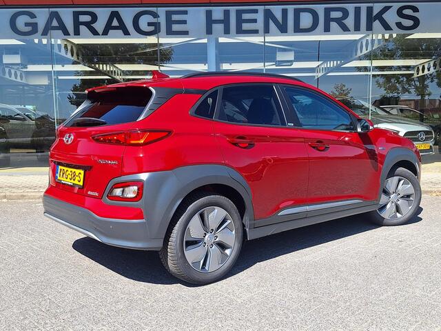 Hyundai Kona EV Fashion 64 kWh | SOH: 95,1% | 3 Fase | Warmtepomp | LED | Blindspot | Stoelverwarming | All Season | HUD |