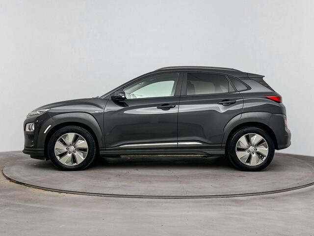 Hyundai Kona EV Fashion 64 kWh | Achteruitrij camera | Navigatie | Adaptive cruise | Head up display | Dodehoek detectie |