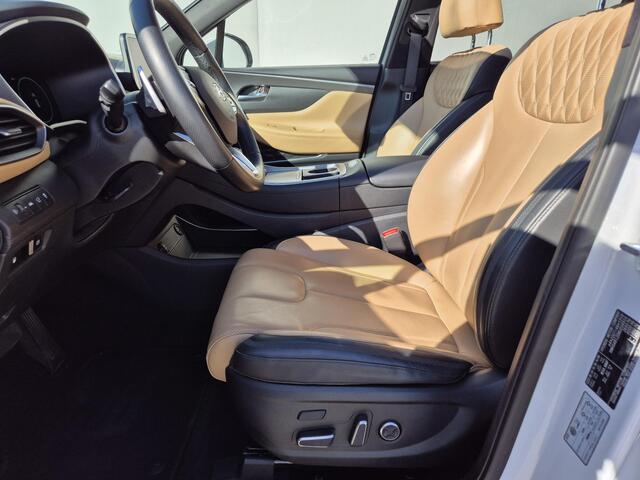 Hyundai SANTA FE 1.6 T-GDI PHEV Plug-in Premium Plus Sky Automaat / Afneembare Trekhaak / HUD / Trekgewicht 1350 kg / Elektrische bedienbare achterklep / Glazen schuif- en kanteldak / Stuur- en Stoelverwarming / Stoelventilatie voor /