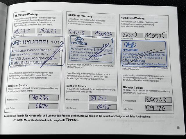 Hyundai SANTA FE 1.6 T-GDI PHEV 265pk Premium Sky 7 P. Automaat / Fabr. garantie tot 09-2027 ** / Zeven persoons / 1.350 kg trekgewicht / EAER 58 km / Schuifdak / Leder / HUD / Navi / Apple Carplay Android / 18" LM wielen /