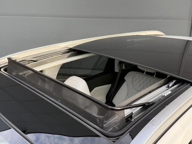 Hyundai SANTA FE 1.6 T-GDI HEV Premium Plus Sky 5P / Navigatie / 1650 trekgewicht / Elektrische stoelverstelling met Geheugenfunctie / Achteruitrijcamera / Stoelverwarming / Schuif- Kantel dak /
