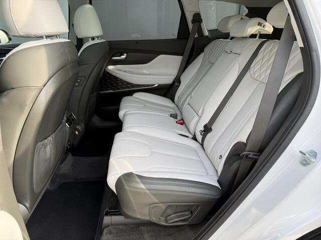 Hyundai SANTA FE 1.6 T-GDI HEV Premium Plus Sky 5P / Navigatie / 1650 trekgewicht / Elektrische stoelverstelling met Geheugenfunctie / Achteruitrijcamera / Stoelverwarming / Schuif- Kantel dak /