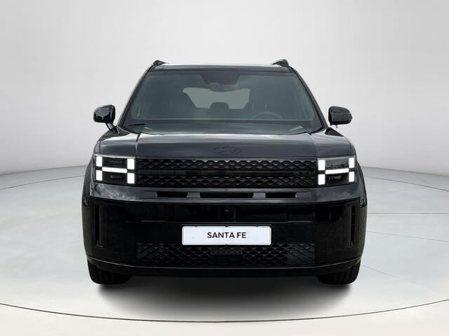 Hyundai SANTA FE 1.6 T-GDI PHEV Black Line 4WD 7p. | 5.000,- korting! | Uit voorraad leverbaar! | Apple Carplay/ Android Auto | Trekhaak | Elektrische achterklep | Stoel/stuurverwarming | Draadloos opladen | Adaptief Cruise Control | Elektrische verstelbare stoelen | Head