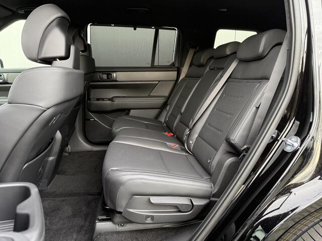 Hyundai SANTA FE 1.6 T-GDI PHEV Black Line 4WD 7p. / Stoelverkoeling / Nappaleder / BOSE / 360 Camera / Stoelverwarming Voor + Achter / Stuurverwarming /