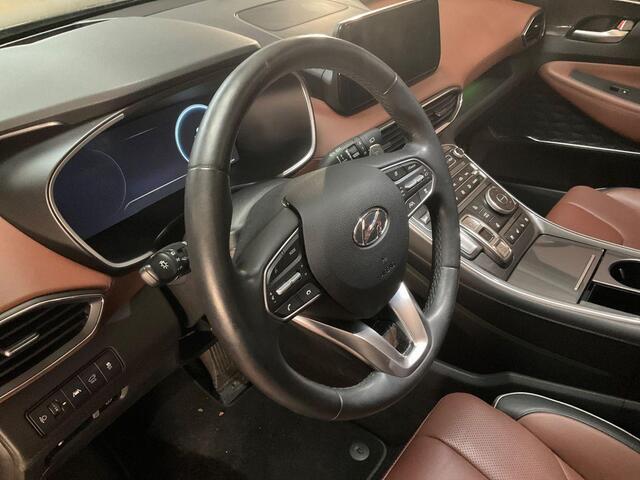 Hyundai SANTA FE 1.6 T-GDI PHEV Premium Plus Sky | Panoramadak | Complete historie | Vol leder | Comfortstoelen voorin (inclusief ventilatie / stoelverwarming) | Achteruitrijcamera | Vierwielaandrijving | Geuheugenstoelen