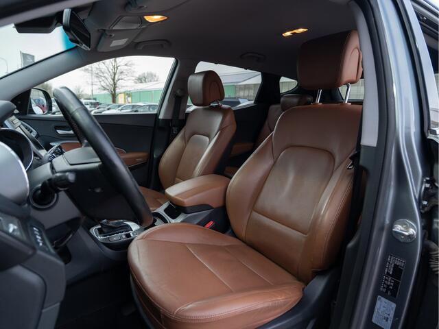 Hyundai SANTA FE 2.2 CRDi 4WD Comfort 7p. | Leder | Camera | ACC