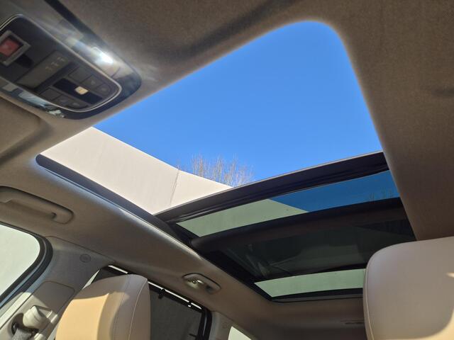 Hyundai SANTA FE 1.6 T-GDI PHEV Premium Sky Automaat / Dealer onderhouden / Head Up Display / EAER 58 km stad 69km / Glazen schuif- en kanteldak / Elektrische achterklep / Trekgewicht 1350 kg / Stuur-, Stoel & Achterbank verwarming / Adaptief cruise control / Climate cont