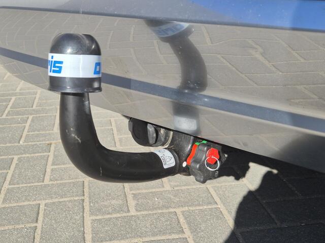 Hyundai SANTA FE 1.6 T-GDI PHEV Plug-in Premium Plus Sky Automaat / SOH 100% / HUD / Trekhaak afneembaar / Glazen schuif- en kanteldak / Trekgewicht 1350 kg / Rondomzicht camera / Stuur-, Stoel en Achterbankverwarming / Elektrische achterklep /