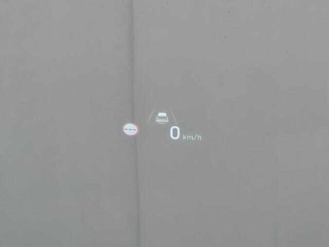 Hyundai SANTA FE 1.6 T-GDI PHEV Plug-in Premium Plus Sky Automaat / SOH 100% / HUD / Trekhaak afneembaar / Glazen schuif- en kanteldak / Trekgewicht 1350 kg / Rondomzicht camera / Stuur-, Stoel en Achterbankverwarming / Elektrische achterklep /