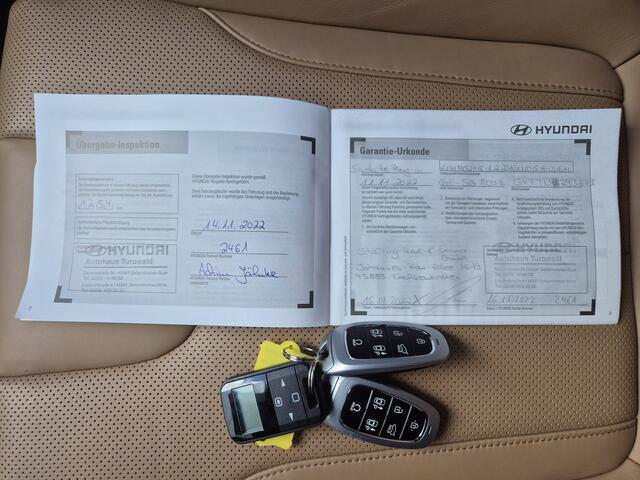 Hyundai SANTA FE 1.6 T-GDI PHEV Premium Plus Sky Automaat 5P. / Fabrieksgarantie tot 11-2027 / Trekhaak afneembaar / Dealer onderhouden / Trekgewicht 1.350 kg / head-up display / Panorama schuifdak / Stuur-, stoel- en achterbankverwarming / Apple Carplay Android / Rondomz