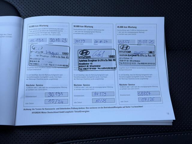 Hyundai SANTA FE 1.6 T-GDI PHEV Premium Automaat / Fabrieksgarantie tot 12-2027 / Dealer Onderhouden / HUD / Lederen Bekleding / Dodehoek Detectie / Elektr. Stoelen met Memory / Stoel & Stuurwiel Verwarming / Stoel Ventilatie / Adaptieve Cruise Control / 360 Camera / Acht