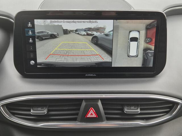Hyundai SANTA FE 1.6 T-GDI HEV 4WD Premium Sky / Dealer onderhouden / Glazen schuif- en kanteldak / Head Up Display / Trekgewicht 1650 kg / Stuur- Stoel & Achterbank verwarming / Elektrische achterklep / Rondomzicht camera / Stoelventilatie / Adaptief cruise control /
