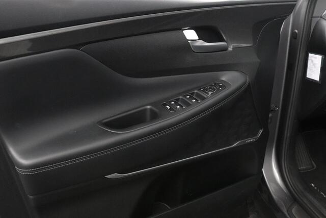 Hyundai SANTA FE 1.6 T-GDI PHEV Comfort Smart AWD | 265PK | Trekhaak | Stoelverwarming | Premium Audio | Aanhangwagen geremd 1350 kg |