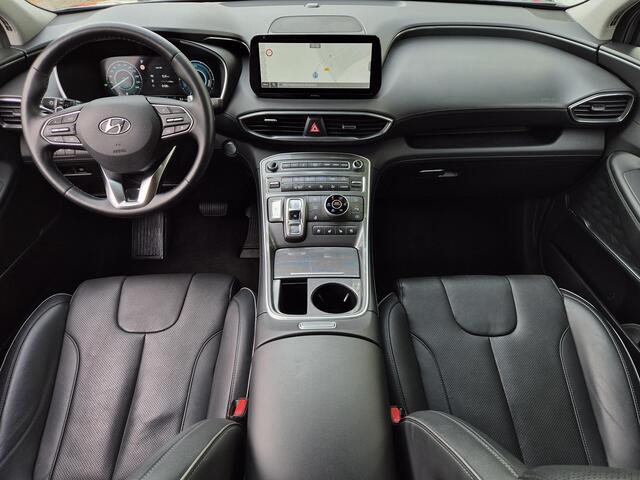 Hyundai SANTA FE 1.6 T-GDI PHEV Premium Sky / Dealer onderhouden / Fabrieksgarantie tot 03-2027 / Head Up Display / Trekhaak afneembaar / Glazen schuif- en kanteldak / EAER bereik 58 km bereik stad 69 km / Trekgewicht 1350 kg / Stuur- Stoel & Achterbank verwarming / Elek