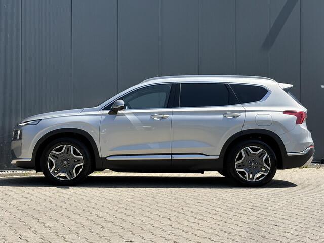 Hyundai SANTA FE 1.6 T-GDI PHEV Premium Sky / 7 personen / Elektrisch glazen panorama-dak / Automaat / All-season banden / Navigatie / Apple Carplay/Android Auto / Stoel verwarming/verkoeling / Airco separaat achter / Achter stoelverwarming / Cruise Control /