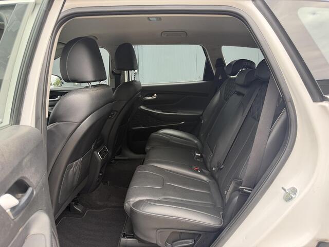 Hyundai SANTA FE 1.6 T-GDI PHEV Premium 5p / Afneembare Trekhaak 1.350 kg / Stoelverwarming / Stuurwielverwarming / Apple Carplay / Adaptieve Cruise Control / KRELL Geluidsinstallatie