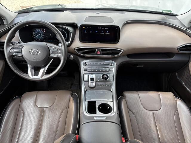Hyundai SANTA FE 1.6 T-GDI HEV Premium Plus Sky 7p. / 7 persoons / Ledere bekleding / Stoelverwarming / Elektrisch Glazen Panorama-dak / Apple Carplay/Android Auto / Navigatie / Stoelgeheugen / Dealeronderhouden