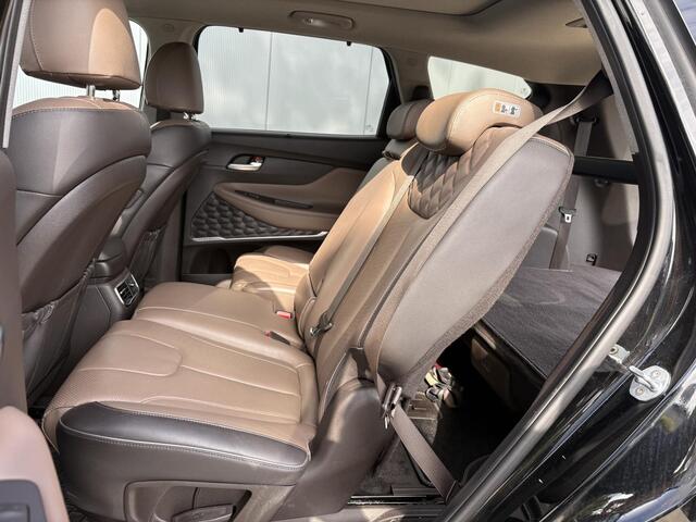 Hyundai SANTA FE 1.6 T-GDI HEV Premium Plus Sky 7p. / 7 persoons / Ledere bekleding / Stoelverwarming / Elektrisch Glazen Panorama-dak / Apple Carplay/Android Auto / Navigatie / Stoelgeheugen / Dealeronderhouden