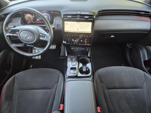 Hyundai TUCSON 1.6 T-GDI PHEV Plug-in N Line 4WD Automaat / Apple Carplay Android Auto / Trekhaak afneembaar / Trekgewicht 1350 kg / Allseason banden / Stuur-, Stoel en Achterbankverwarming / Elektrische achterklep / Rondomzicht camera /