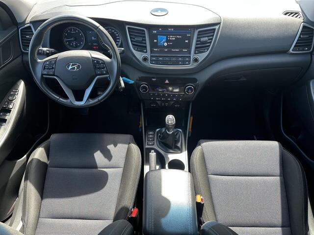 Hyundai TUCSON 1.6 GDi Anniversary Edition Navigatie / Cruise control / Camera / vierseizoensbanden / Parkeersensoren achter