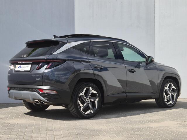 Hyundai TUCSON 1.6 T-GDI PHEV Plug-in Premium Sky 4WD Automaat / Glazen schuif- en kanteldak / Elektrische achterklep Stuur-, Stoel en Achterbankverwarming / Trekgewicht 1350 kg / Stoelventilatie / Adaptief CC / Achteruitrijcamera /