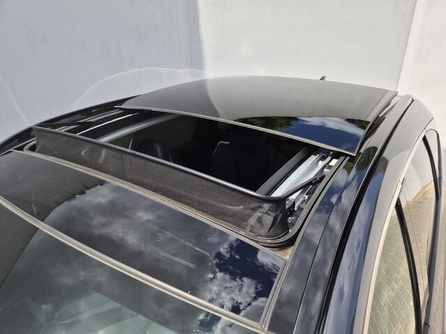 Hyundai TUCSON 1.6 T-GDI PHEV Plug-in Premium Sky 4WD Automaat / Glazen schuif- en kanteldak / Elektrische achterklep Stuur-, Stoel en Achterbankverwarming / Trekgewicht 1350 kg / Stoelventilatie / Adaptief CC / Achteruitrijcamera /