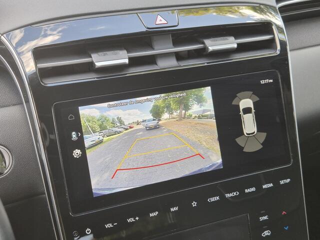 Hyundai TUCSON 1.6 T-GDI PHEV Plug-in Premium Sky 4WD Automaat / Glazen schuif- en kanteldak / Elektrische achterklep Stuur-, Stoel en Achterbankverwarming / Trekgewicht 1350 kg / Stoelventilatie / Adaptief CC / Achteruitrijcamera /