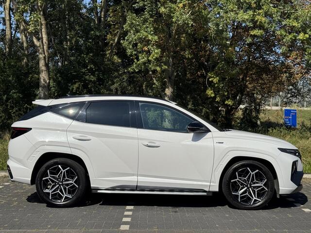 Hyundai TUCSON 1.6 T-GDI HEV N Line | Sidesteps | 1650 kg trekvermogen | Geïntegreerde navigatiesysteem | Stoelverwarming | Android Auto & Apple Carplay | 19'' Lichtmetalen velgen |