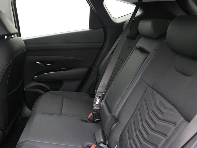 Hyundai TUCSON 1.6 T-GDI PHEV Comfort Smart / Adaptieve Cruise Control / Navigatie / 19" LMV / Stoelverwarming voor / Stuurwielverwarming / Automatische Achterklep / Parkeersensoren voor & Achter /