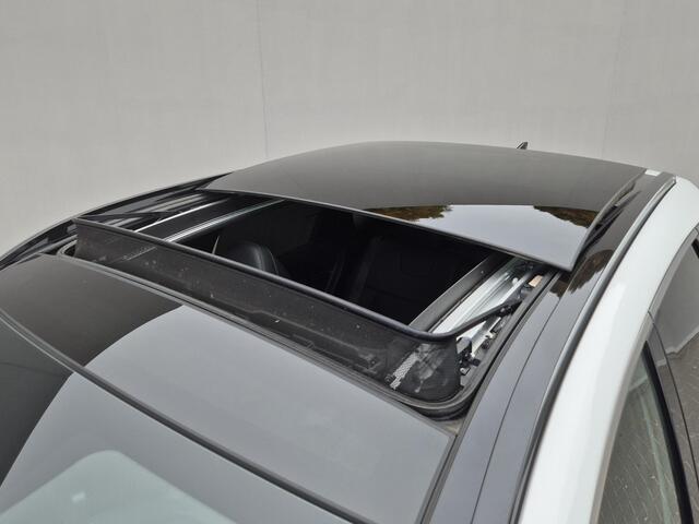 Hyundai TUCSON 1.6 T-GDI PHEV Plug-in Premium Sky 4WD Automaat / Trekgewicht 1350 kg / Glazen schuif- en kanteldak / Apple Carplay Android Auto / Allseason Banden / Stuur-, Stoel en Achterbankverwarming / Elektrische achterklep