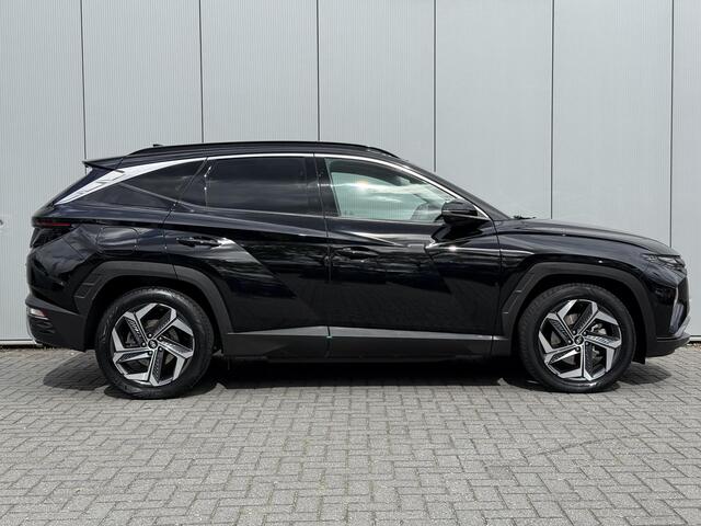 Hyundai TUCSON 1.6 T-GDI PHEV Premium Sky 4WD / Lederen Bekleding / NL auto / Open dak / Stoel verwarming en Ventilatie / 19" Lm velgen / Fabrieksgarantie t/m 10-2028 /