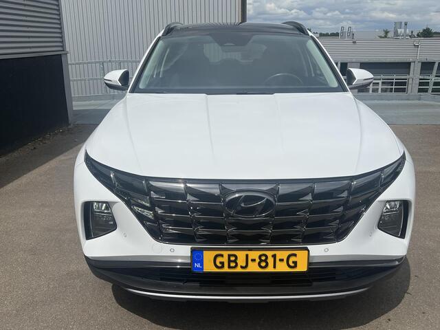 Hyundai TUCSON 1.6 T-GDI PHEV Premium Sky Edition 4WD Hyundai Tucson 1.6 T-GDI PHEV Premium Sky 4WD Schuif/kanteldak, Navigatie, Stoelverwarming, Parkeersensoren voor + Achter, Dodehoekdetectie, Climate control, BTW-Auto
