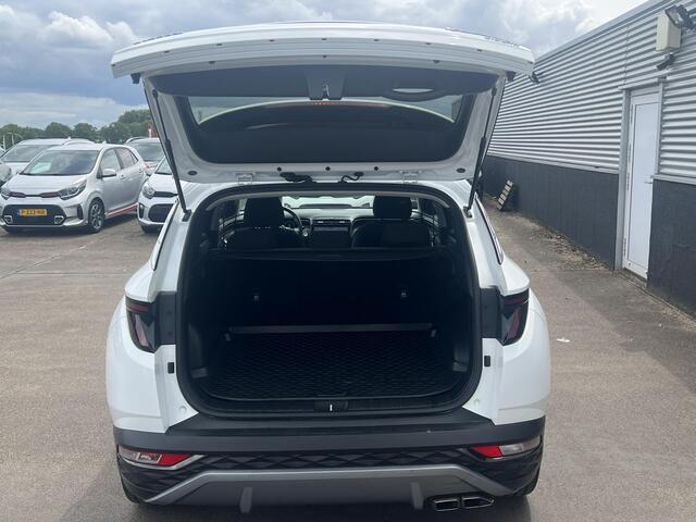 Hyundai TUCSON 1.6 T-GDI PHEV Premium Sky Edition 4WD Hyundai Tucson 1.6 T-GDI PHEV Premium Sky 4WD Schuif/kanteldak, Navigatie, Stoelverwarming, Parkeersensoren voor + Achter, Dodehoekdetectie, Climate control, BTW-Auto