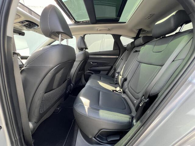 Hyundai TUCSON 1.6 T-GDI PHEV Premium Sky 4WD / Trekhaak Afneembaar 1350 KG / Schuif kanteldak / Bluelink navigatie / Camera / Leder / Stoel- en Stuurverwarming / Stoelventilatie /