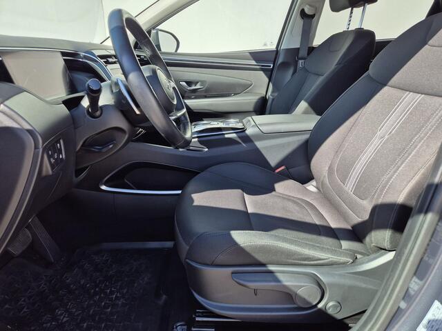 Hyundai TUCSON 1.6 T-GDI PHEV Comfort Smart 4WD Automaat / Accu SoH 100% / Trekhaak / 1350KG Trekgewicht / Navigatie / Achteruitrijcamera / Apple Carplay Android Auto / Stuur- en Stoelverwarming / Adaptief cruise control / Dealer onderhouden /