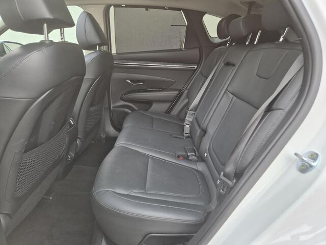 Hyundai TUCSON 1.6 T-GDI PHEV Plug-in Premium Sky 4WD Automaat / elektrisch glazen panorama-dak / Trekgewicht 1350 kg / Stuur-, Stoel en Achterbank verwarming / Elektrische achterklep / Adaptief CC / Rondomzicht camera /