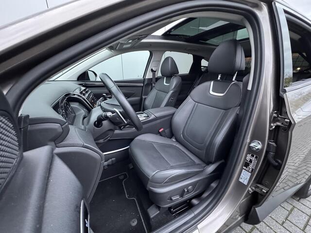 Hyundai TUCSON 1.6 T-GDI HEV Premium Sky Eerste eigenaar/ Dealer onderhouden / Glazen schuif- en kanteldak / Trekgewicht 1650 Kg/ Trekhaak / Elektrische achterklep / Adaptief cruise control / Stuur- en Stoelverwarming / Stoelventilatie /