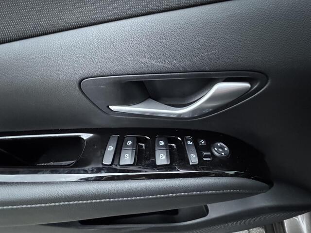 Hyundai TUCSON 1.6 T-GDI HEV Premium Sky Eerste eigenaar/ Dealer onderhouden / Glazen schuif- en kanteldak / Trekgewicht 1650 Kg/ Trekhaak / Elektrische achterklep / Adaptief cruise control / Stuur- en Stoelverwarming / Stoelventilatie /