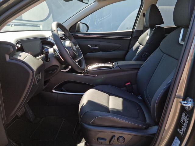 Hyundai TUCSON 1.6 T-GDI PHEV Premium 4WD / Trekhaak (Trekgewicht 1.350kg) / Stuur- en Stoelverwarming / Stoelverkoeling / Adaptieve Cruise Control / 360° Camera / Climate Control / Navigatie full map / Apple Carplay & Android Auto / Elektrisch Verstelbare Voorstoelen m