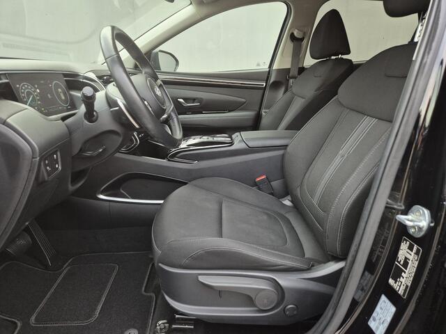 Hyundai TUCSON 1.6 T-GDI PHEV Plug-in Comfort Smart 4WD Automaat / Accu SOH 100% / Fabrieksgarantie tot 10-2026 / Dealer onderhouden / Trekgewicht 1350 kg / EAER bereik 62 km bereik stad 74 km / Apple Carplay Android Auto / Adaptief CC /
