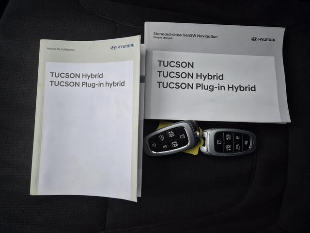 Hyundai TUCSON 1.6 T-GDI PHEV N Line Sky 4WD Automaat / Fabrieksgarantie tot 23-09-2027 / Accu SOH 100% / EAER bereik 62 km bereik stad 74 km / Trekgewicht 1350 kg / Glazen schuif- en kanteldak / Stuur-, Stoel en Achterbank verwarming /