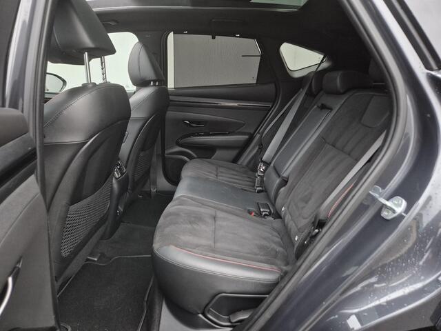 Hyundai TUCSON 1.6 T-GDI PHEV N Line Sky 4WD Automaat / Fabrieksgarantie tot 23-09-2027 / Accu SOH 100% / EAER bereik 62 km bereik stad 74 km / Trekgewicht 1350 kg / Glazen schuif- en kanteldak / Stuur-, Stoel en Achterbank verwarming /