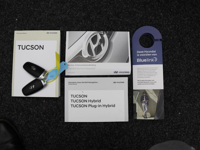Hyundai TUCSON 1.6 T-GDI MHEV Comfort Smart / Lage KM-stand 12994 km / 1ste Eigenaar / Navigatie / Trekhaak / 1650KG Trekgewicht / Camera / Climate & Cruise Control / Elektrische Achterklep / Krell Audio / Navigatie / Stoelverwarming / Apple Carplay / Fabrieksgarantie t