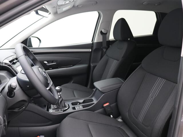 Hyundai TUCSON 1.6 T-GDI MHEV Comfort Smart / Lage KM-stand 12994 km / 1ste Eigenaar / Navigatie / Trekhaak / 1650KG Trekgewicht / Camera / Climate & Cruise Control / Elektrische Achterklep / Krell Audio / Navigatie / Stoelverwarming / Apple Carplay / Fabrieksgarantie t
