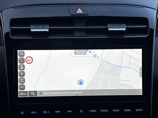 Hyundai TUCSON 1.6 T-GDI PHEV Comfort Smart 4WD Automaat / Fabrieksgarantie tot 09-2029 / Trekhaak 1.350 kg / EAER 62 km / Navigatie / Stuur-, stoel- en achterbankverwarming / Apple Carplay Android / 19" LM wielen /