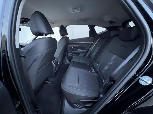 Hyundai TUCSON 1.6 T-GDI PHEV Comfort Smart 4WD Automaat / Fabrieksgarantie tot 09-2029 / Trekhaak 1.350 kg / EAER 62 km / Navigatie / Stuur-, stoel- en achterbankverwarming / Apple Carplay Android / 19" LM wielen /