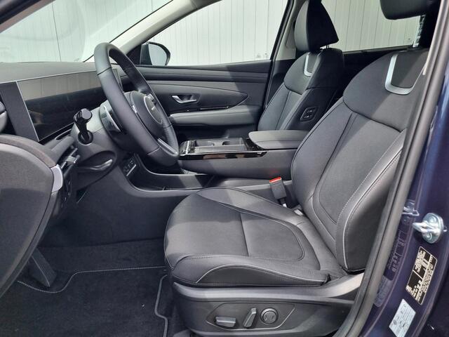 Hyundai TUCSON 1.6 T-GDI HEV Premium M26 / ¤ 2.500,- Voordeel Op Nieuwprijs / Rijklaarprijs / Direct Leverbaar / 1510KG Trekgewicht / Full Option / Zwarte Lederen interieur/ Navigatie / 360 Camera / Memory Seat / Stoelverkoeling / Stoelverwarming Voor + Achter / Stuurve